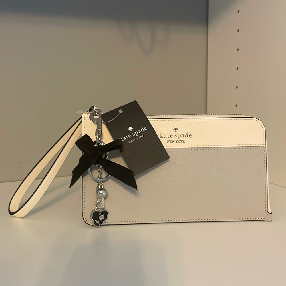NWT ♠️Kate Spade Large Wristlet with Bag Charm